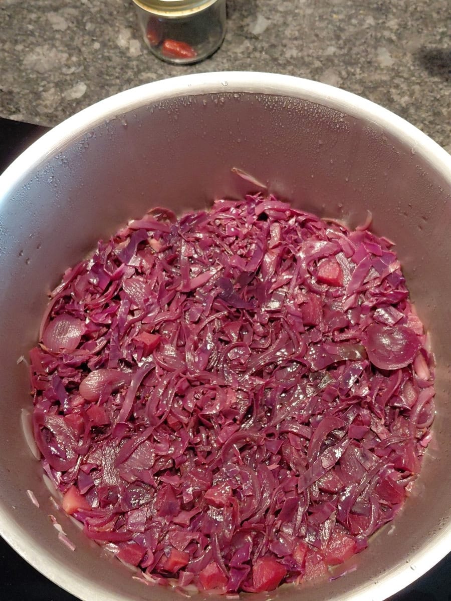 Chou rouge au vin rouge et aux pommes