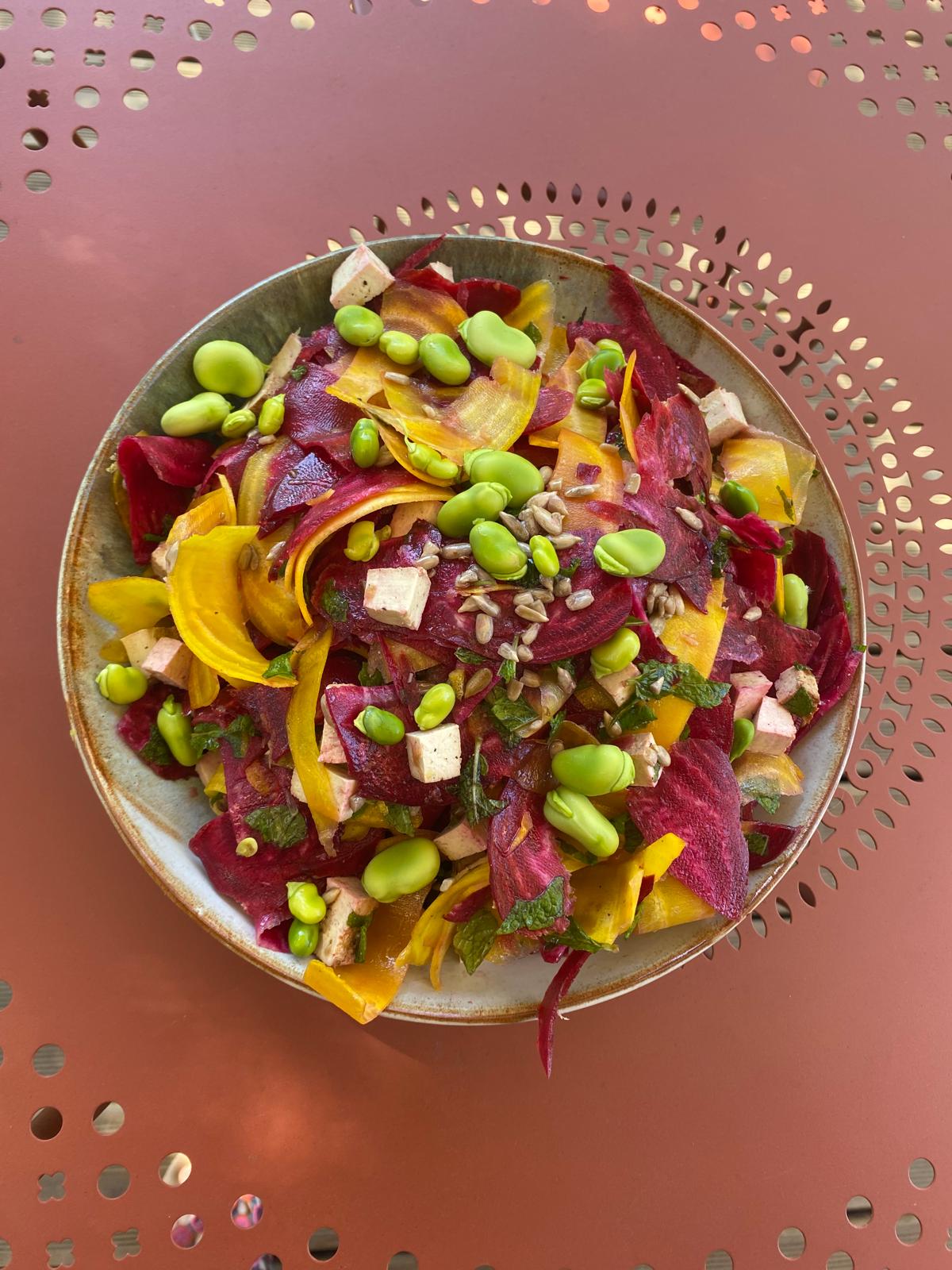 Salade printanière : betteraves et fèves